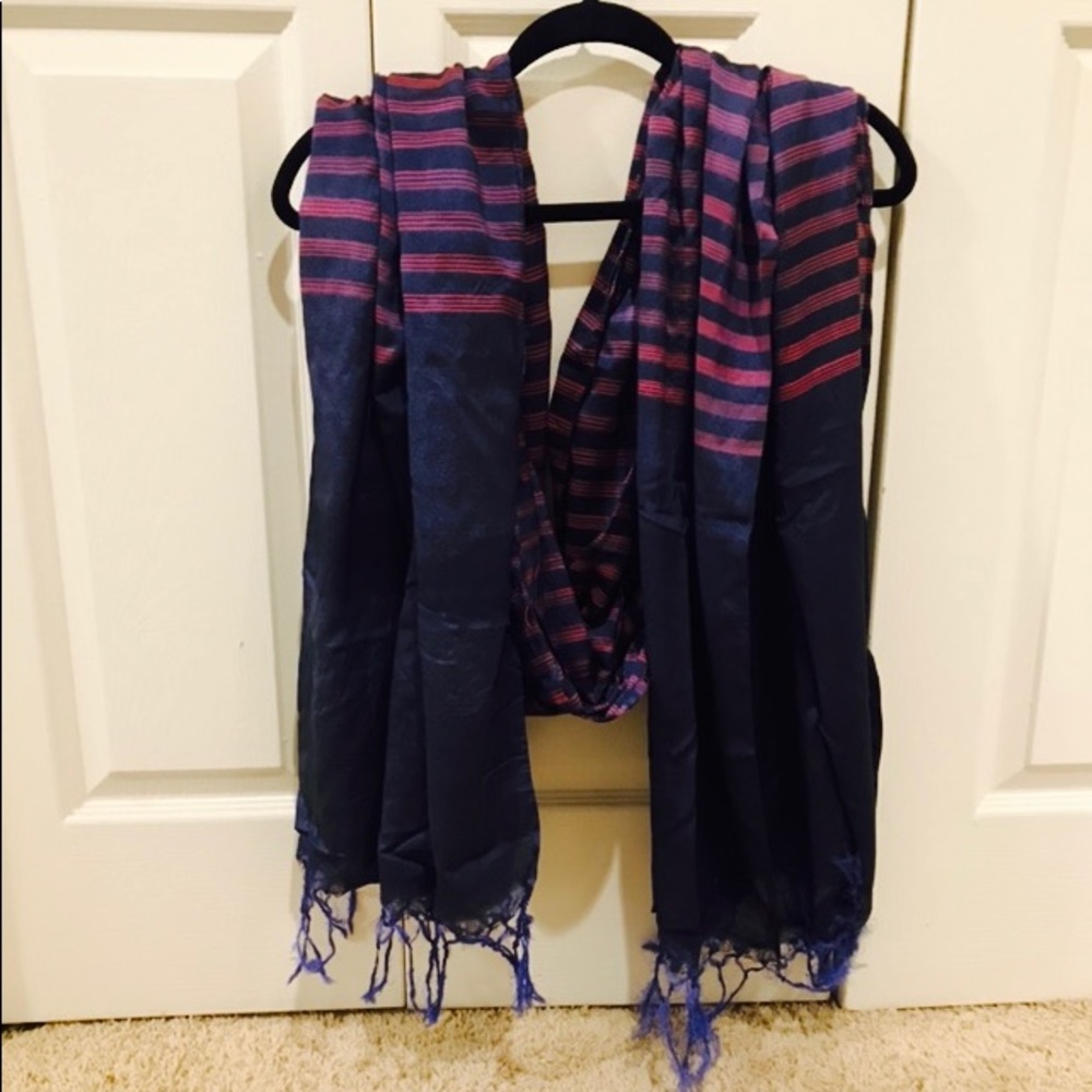 Soft scarf with fringe